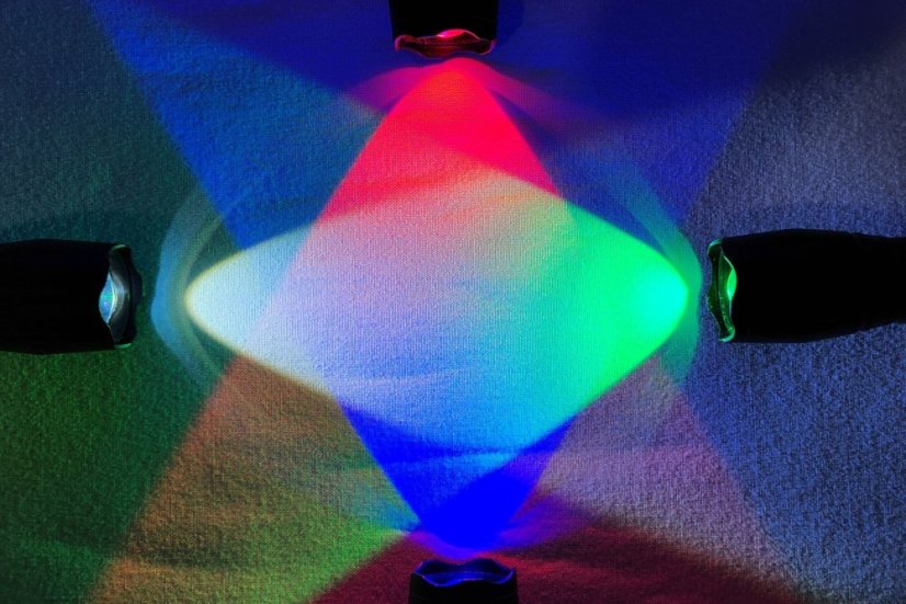 Barevná baterka RGBW